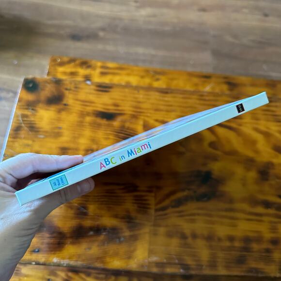 All About Cities ABC In Miami English/Spanish Hardcover Book - Picture 7 of 7